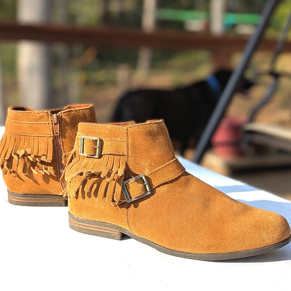 Minnetonka Tan Suede Moccasin Ankle Boots Women's 10 Like New